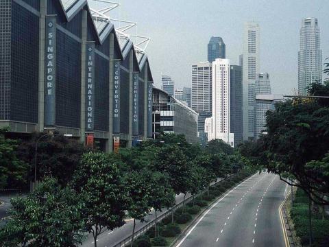 Наиболее крупной промышленной зоной Сингапура является Джуронг